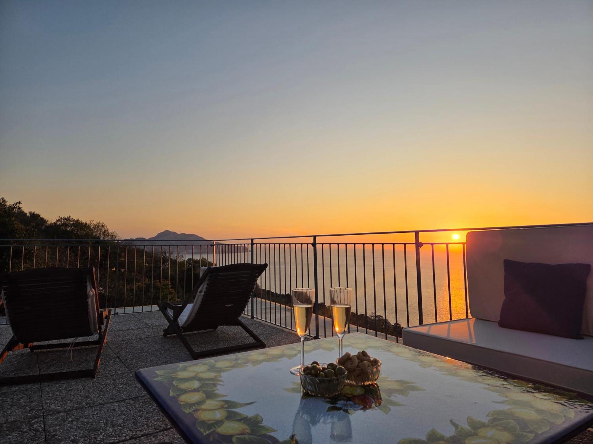 Sun & Relax, Relaxing Location With Seaview Holiday home Massa Lubrense
